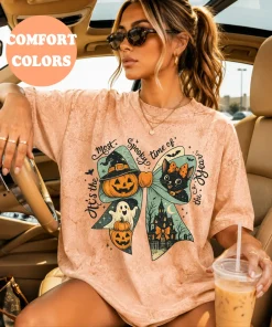 Women’s Comfort Colors Printed Halloween T-Shirt – Loose, Baggy Fit, Spooky Theme, Bow Detail, Black Cat, Ghost, Pumpkin, Vintage Style